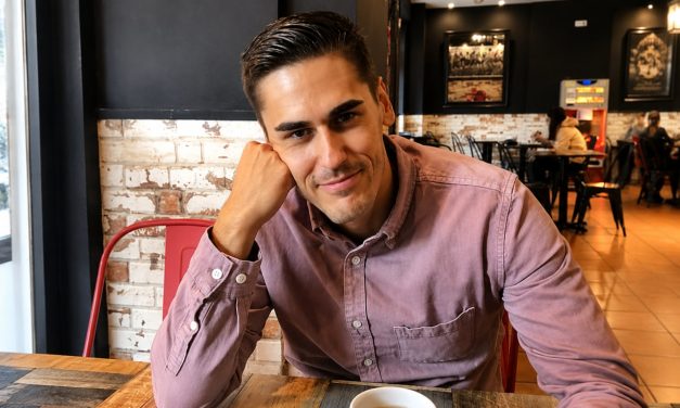 Fonsi Loaiza participa este jueves en Zaragoza en la charla «Oligarquía vs democracia»